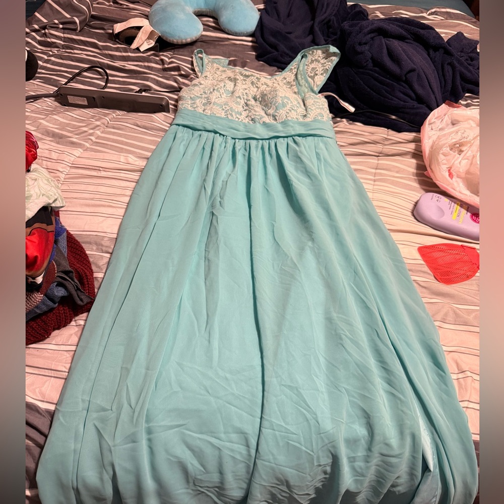 Elegant Lace and Chiffon Dress in Light Blue